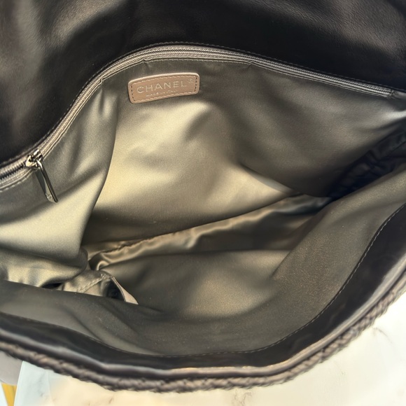 AUTHENTIC LARGE CHANEL WALK OF FAME LAMB SKIN FLAP - Picture 15 of 15